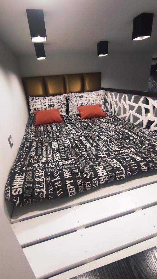Apartament W Stylu Loft 옐레니아구라 외부 사진