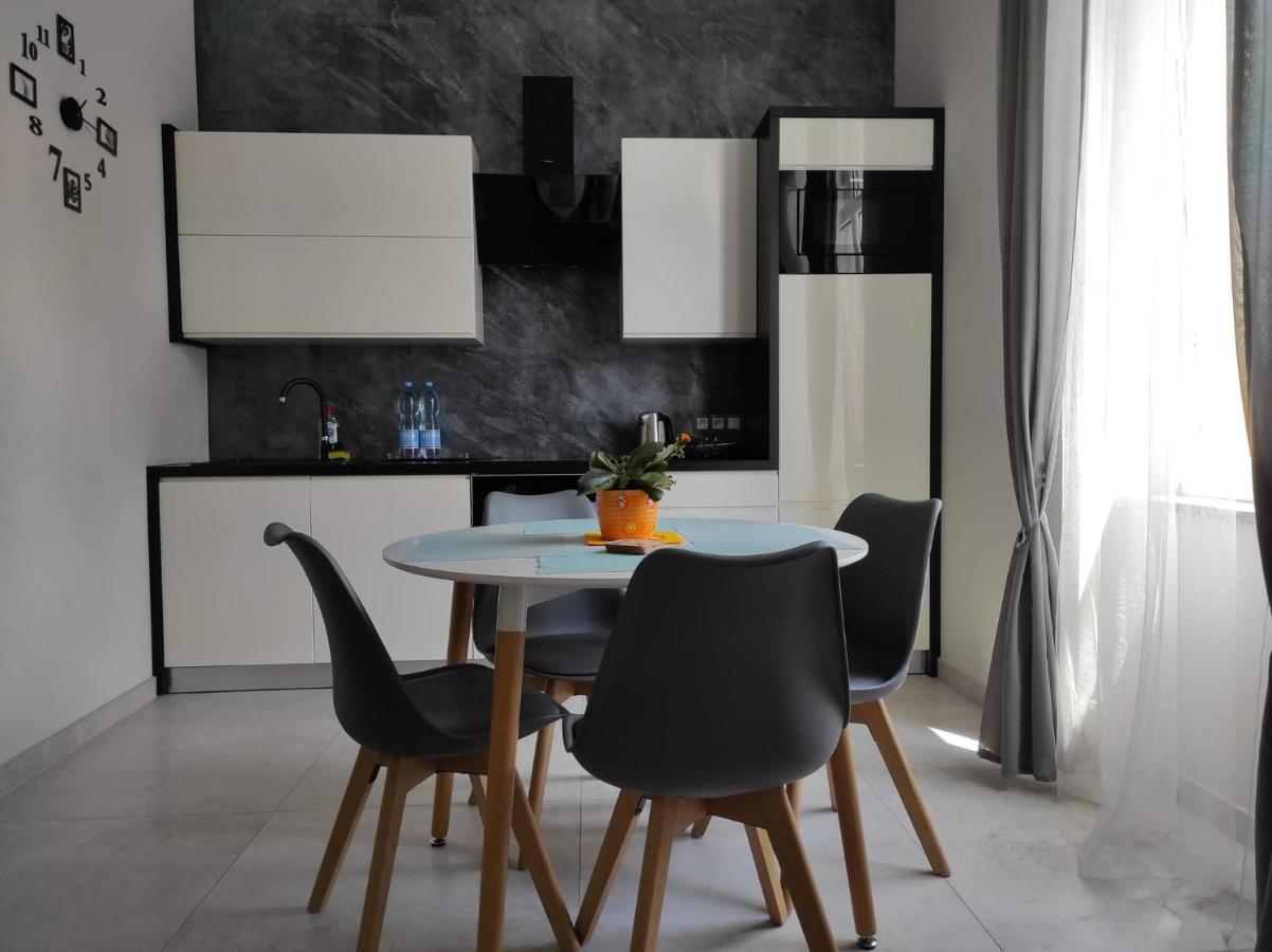 Apartament W Stylu Loft 옐레니아구라 외부 사진