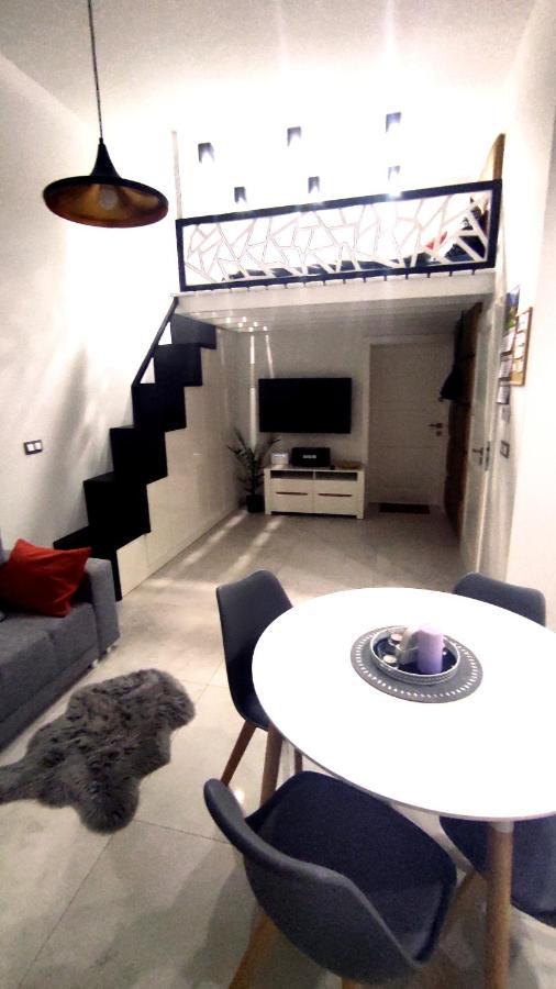 Apartament W Stylu Loft 옐레니아구라 외부 사진